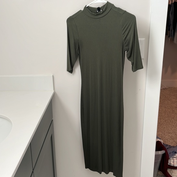 EXPRESS dark green turtleneck midi bodycon dress - Picture 2 of 3